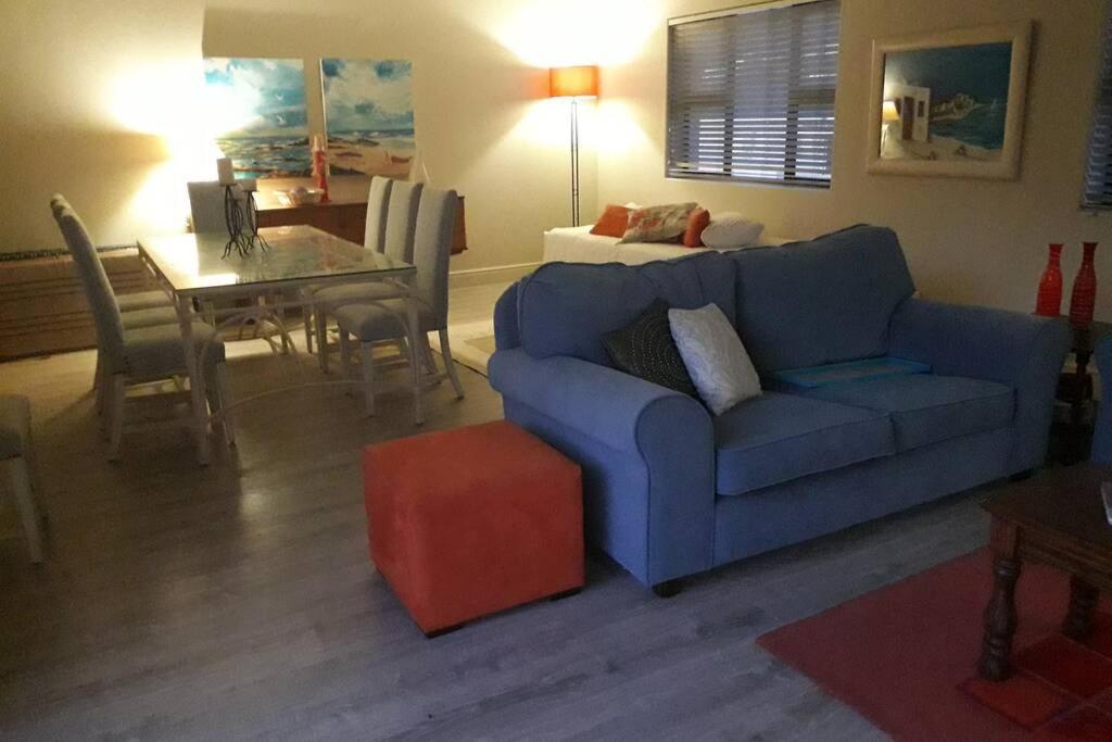 Moondust Near The Ocean, Food And Wine Holiday home Hermanus