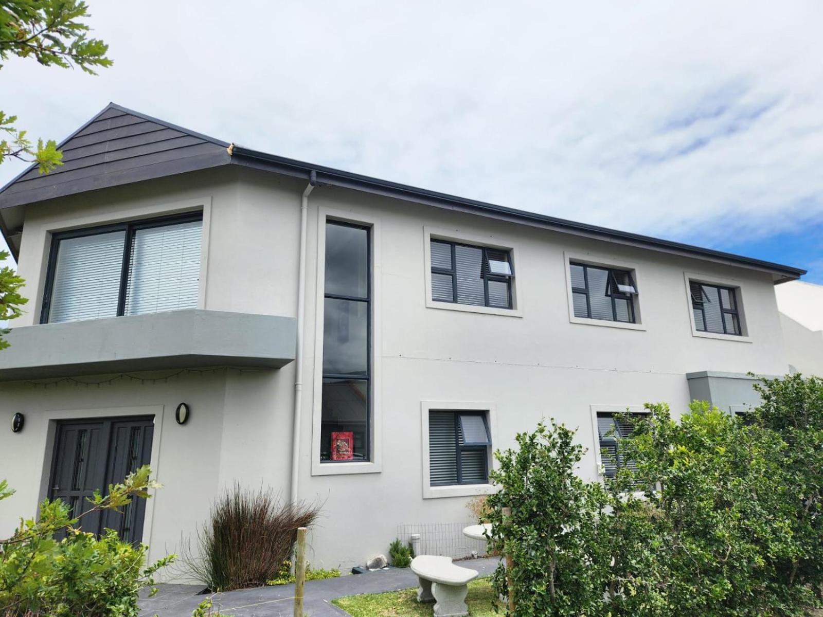 Moondust Near The Ocean, Food And Wine Holiday home